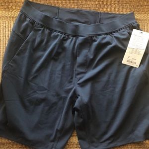 Lululemon Men’s Wrap Lite Shorts. Size XL